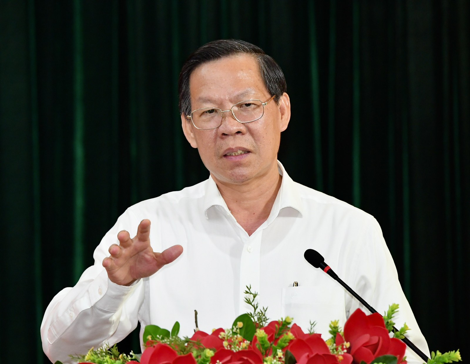 Phó Bí thư Thành ủy, Chủ tịch UBND TPHCM Phan Văn Mãi phát biểu chỉ đạo (Ảnh: Việt Dũng).